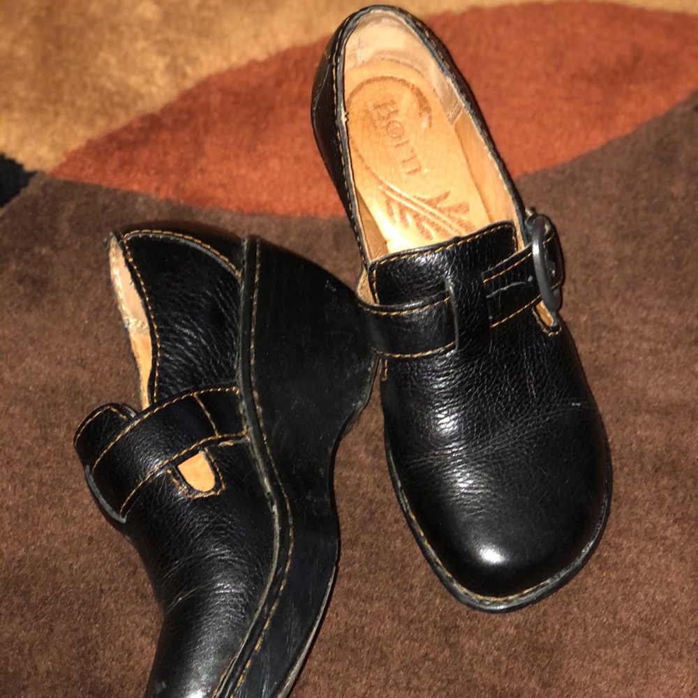 Born Women’s‎ black platform clogs